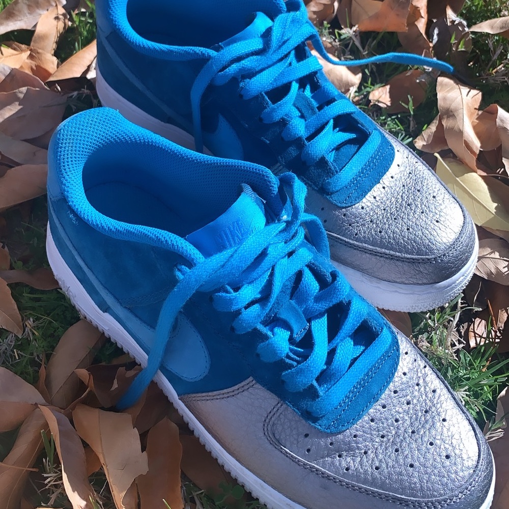 blue and silver AF1 💚